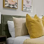 Spacious Midtown Retreat 2Br Nyc Haven Near Landmarks