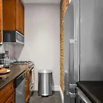 Spacious Midtown Retreat 2br Nyc Haven Near Landmarks *
