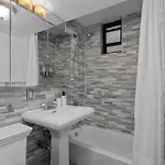 Spacious Midtown Retreat 2br Nyc Haven Near Landmarks