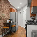 Stylish Escape Modern 2br On Street