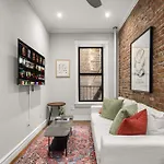 Stylish Escape Modern 2br On Street * New York