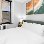 Modern Manhattan Stay In Prime Spot