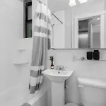 Modern Manhattan In Prime Spot Apartment