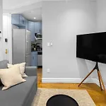 Modern Manhattan Stay In Prime Spot