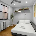 Apartment Modern Manhattan In Prime Spot New York