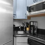 Modern Manhattan In Prime Spot Apartment