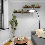 Modern Manhattan In Prime Spot