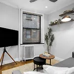 Modern Manhattan In Prime Spot