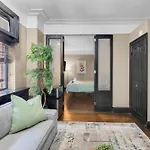 Central Nyc Apartment Walking Distance To Everywhere!