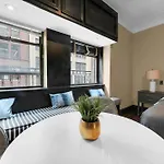 Nyc Apartment In The Best Location! Walking Distance To Everything!