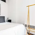 2-Bedroom Apartment Near Nyc Icons!