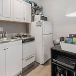 2Br Great Location Short Walk To Times Square
