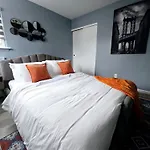 Ally\'S Home Away