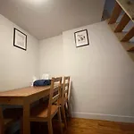 Union Square 4 With Shower - Shared Toilet Apartment *