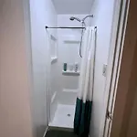 Union Square 4 With Shower - Shared Toilet
