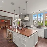 399- Luxury 6Br 5Baths Townhouse With Garage In Carroll