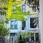 Modern Comfort 2Br Haven Shared With The Host