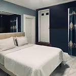 3 Bedrooms In 2nd Floor Modern Brooklyn Home, Close To J Train Guest house