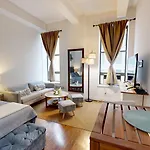 Nomad Stylish In Nyc Apartment