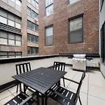 Stunning Apartment In Manhattan With Patio