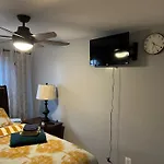 The Cozy Getaway In Edgemere Community Apartment
