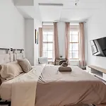 Massive Soho Loft 4 Bedrooms 2 Bath 7 Beds