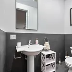 Hotel Nolita Modern 6 Bedrooms 2 Baths New York