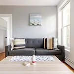 Apartment Sleek And New 3br Brooklyn Only 10 Min To Manhattan *