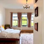 Private Spacious Apartment With 2 Bedrooms 2 Bathroomss And A Deck