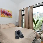 Boho Rustic Escape With Masssive Terrace In Midtown