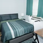 Emerald Room At Brighton Beach 2Min Walk To Ocean N Subway Chic Stay