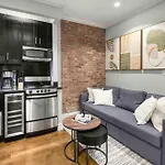 Stylish Midtown East Escape Near It All