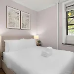 Stylish Midtown East Escape Near It All