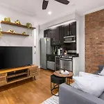 Stylish Midtown East Escape Near It All