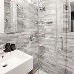 Stylish Midtown East Escape Near It All