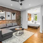 Modern Manhattan Retreat Near Central Park