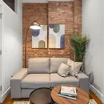 Stylish Retreat In Prime West Village Spot
