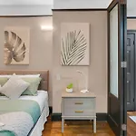 Stylish 1Br Apartment In The Heart Of The City With Gym