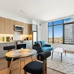 Elegant Studio Haven, Upscale Comfort