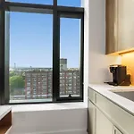 Sleek And Stylish Studio, Luxe Perks In Prime Spot Apartment New York