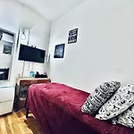 Ues Manhattan Super Cozy Room #3 In Shared Apartment