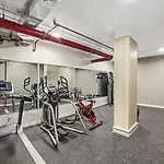 194-4C Stylish 3Br 2Ba Washer-Dryer Rooftop