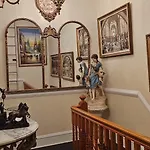 Luxurious Apartment At Colonial Townhouse