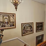 Luxurious Apartment At Colonial Townhouse