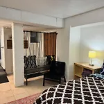 Lic, Private 2 Bedroom Apt With Backyard!