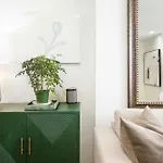 Designer In Diplomat District Apartment New York