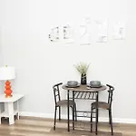 Homestay Emerald2 At Brighton 2min Walk To Ocean & Subway Chic