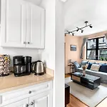 Stylish 2 Bedroom Apartment In Chelsea