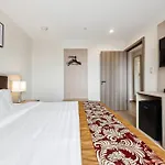 Ramada By Wyndham Flushing Queens Hotel