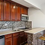 Hotel Ramada By Wyndham Flushing Queens 3*